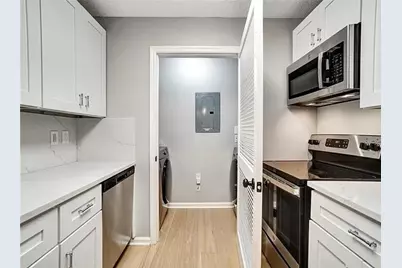 214 Granville Court, Sandy Springs, GA 30328 - Photo 2