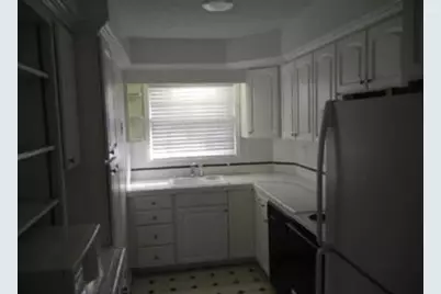 2040 Kings Gate Circle #B, Snellville, GA 30078 - Photo 2