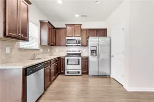 4488 Ravenwood Dr, Union City, GA 30291 - Photo 10