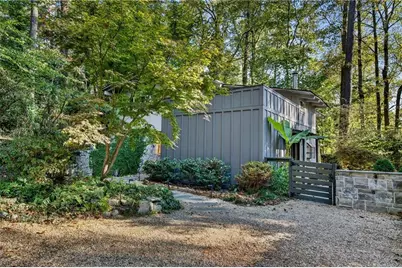 3813 Watkins Place NE, Brookhaven, GA 30319 - Photo 2