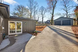 2720 Ivanhoe Ln SE, Smyrna, GA 30082 - Photo 32