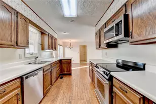 2590 Camden Glen Ct, Roswell, GA 30076 - Photo 18