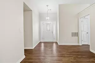 3670 Sugarbrook Dr, Lawrenceville, GA 30044 - Photo 6