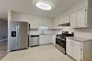 2444 Mistletoe Ln, Snellville, GA 30039 - Photo 4