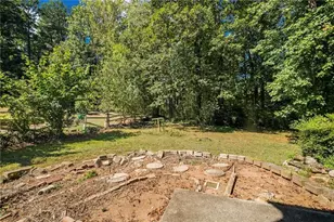 990 Chapman Ln, Stone Mountain, GA 30088 - Photo 16