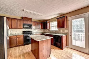 670 Roxford Ln, Buford, GA 30518 - Photo 2