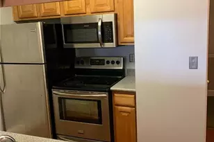 795 Hammond Dr, Atlanta, GA 30328 - Photo 2