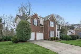 932 Huntsman Trce, Lawrenceville, GA 30045 - Photo 2