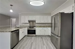 210 Timber Laurel Ct, Lawrenceville, GA 30043 - Photo 6