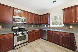 107 Hidden Lake Cir, Canton, GA 30114 - Photo 10