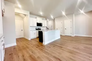 2402 Malster Ln, Lawrenceville, GA 30043 - Photo 10