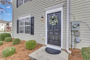 127 Chastain Cir, Newnan, GA 30263 - Photo 2