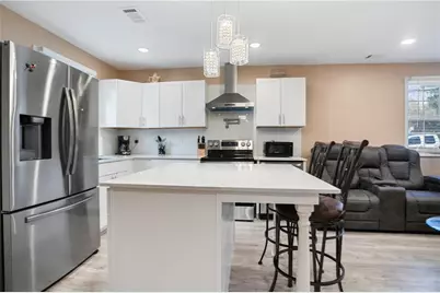 142 Hutton Place NW, Atlanta, GA 30318 - Photo 4