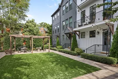 121 Chestnut Circle, Atlanta, GA 30342 - Photo 44