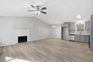 7385 Hunters Ridge Dr, Douglasville, GA 30134 - Photo 2