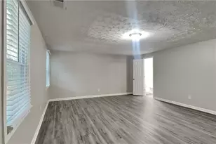 880 Burning Bush Dr, Loganville, GA 30052 - Photo 4