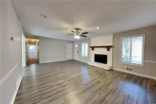 208 Emerald Cove Ln, Woodstock, GA 30189 - Photo 2
