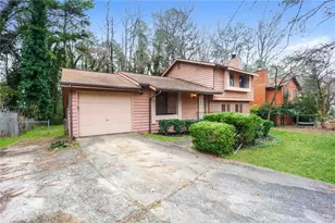 8970 Saddlewood Dr, Jonesboro, GA 30238 - Photo 2