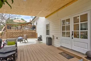 1201 Holly Hills Dr SW, Lilburn, GA 30047 - Photo 32