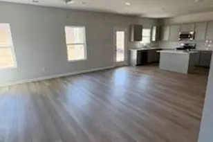 202 Wildflower Cir, Calhoun, GA 30701 - Photo 8