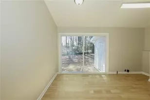 518 W Sherwood Dr, Riverdale, GA 30274 - Photo 4