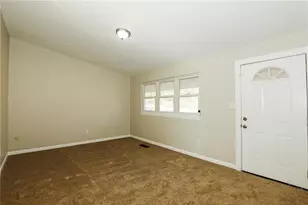 518 W Sherwood Dr, Riverdale, GA 30274 - Photo 2