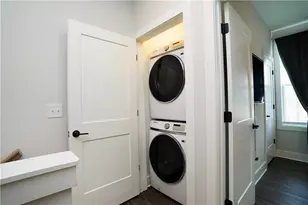 154 Chestnut Cir, Atlanta, GA 30342 - Photo 8