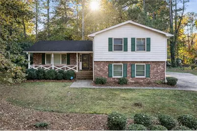 2252 Valley Creek Circle, Snellville, GA 30078 - Photo 2