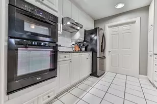 211 Colonial Homes Dr NW, Atlanta, GA 30309 - Photo 10