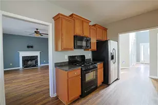 910 Lakeside Ct, Loganville, GA 30052 - Photo 22