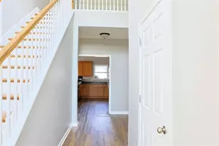 910 Lakeside Ct, Loganville, GA 30052 - Photo 8