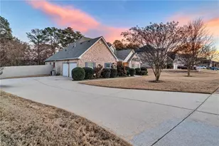 1141 SE Carillon Dr, Conyers, GA 30013 - Photo 2