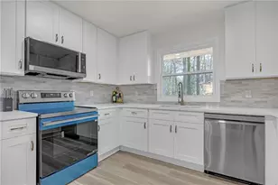 2418 Meadow Lark Dr, East Point, GA 30344 - Photo 10