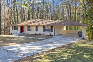 2418 Meadow Lark Dr, East Point, GA 30344 - Photo 2