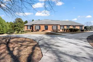 405 Savannah Cir, Jonesboro, GA 30236 - Photo 2