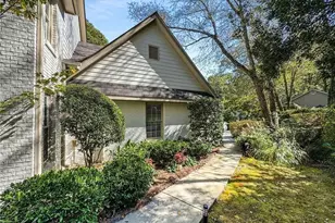 1023 Shady Valley Pl NE, Atlanta, GA 30324 - Photo 2