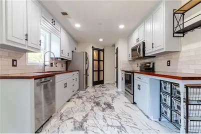 401 Crested View Drive, Loganville, GA 30052 - Photo 14