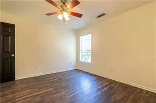 401 Crested View Dr, Loganville, GA 30052 - Photo 2