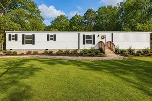 136 Pine St, Danielsville, GA 30633 - Photo 1