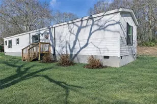 136 Pine St, Danielsville, GA 30633 - Photo 1