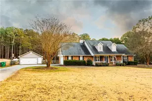 184 Wildflower Dr, Social Circle, GA 30025 - Photo 2