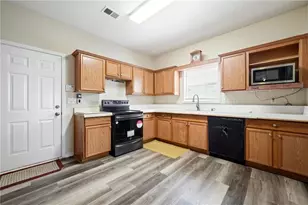 792 Russell Dr, Riverdale, GA 30296 - Photo 8