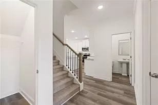 5605 Overview Dr, Flowery Branch, GA 30542 - Photo 4