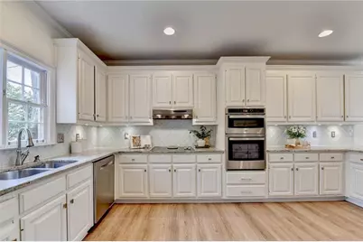 8950 Laurel Way, Johns Creek, GA 30022 - Photo 12