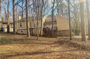 670 Lost Creek Cir, Stone Mountain, GA 30088 - Photo 2