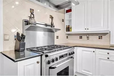 7590 Chaparral Drive, Sandy Springs, GA 30350 - Photo 12