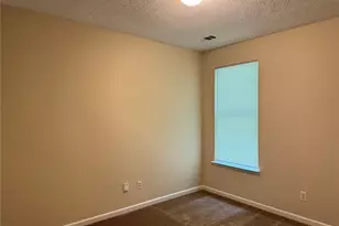 5736 Lakeside Dr, Union City, GA 30291 - Photo 12