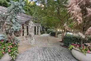 700 Park Regency Pl NE, Atlanta, GA 30326 - Photo 32