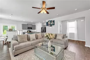 930 Bentley Dr, Fairburn, GA 30213 - Photo 6