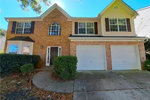 3940 Crescent Walk Ln, Suwanee, GA 30024 - Photo 2